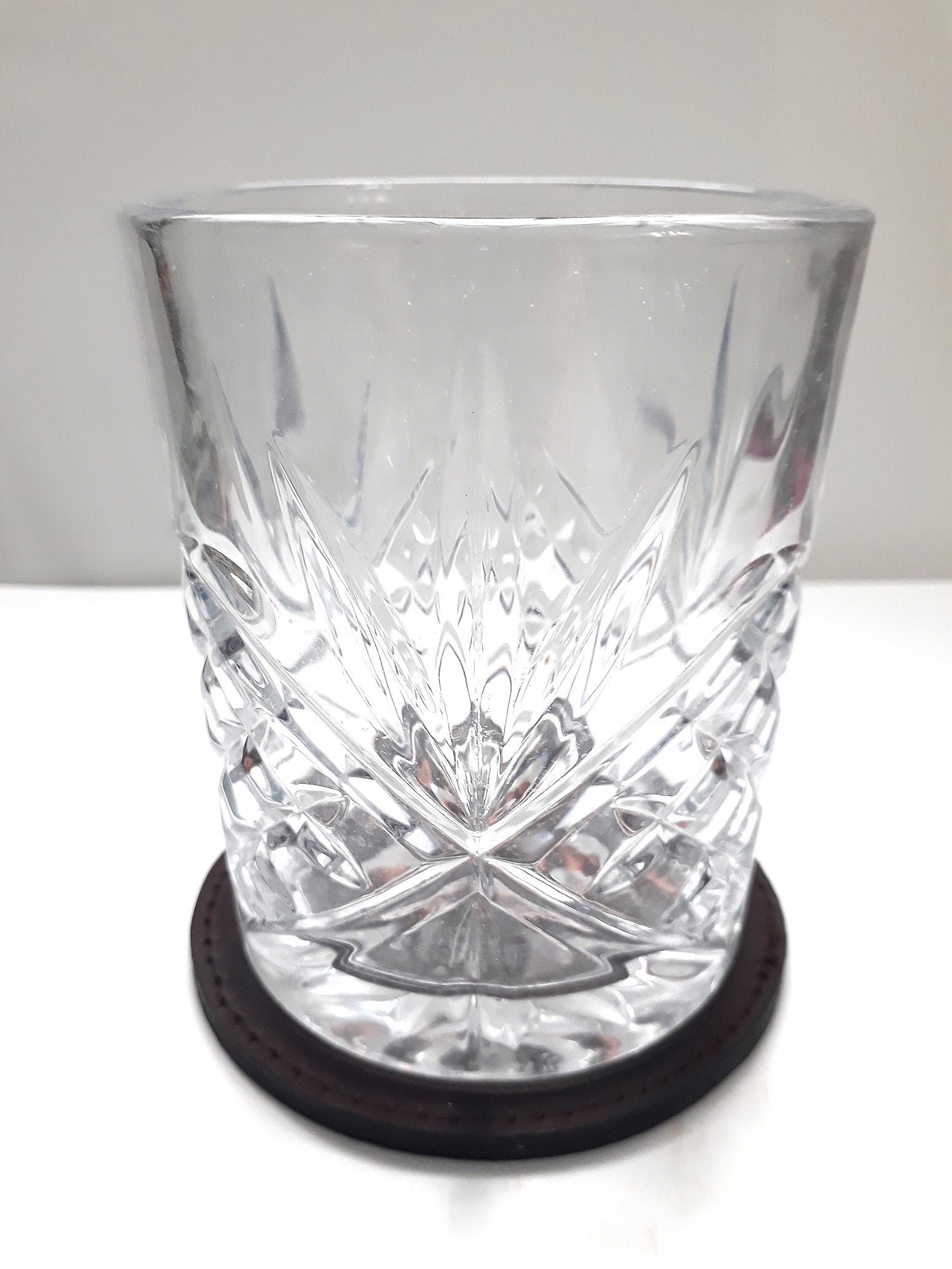 Dessous de verre en cuir personnalisé avec le prénom Arthur.